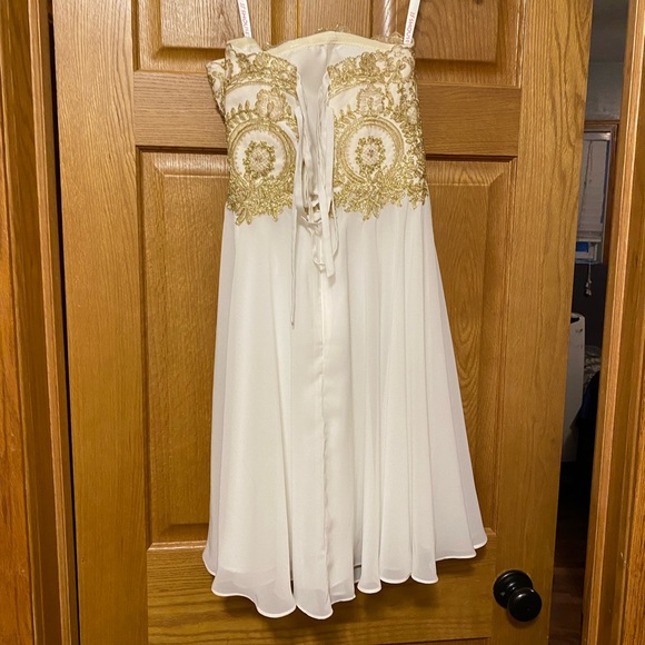 White semi-formal dress - Picture 2 of 4